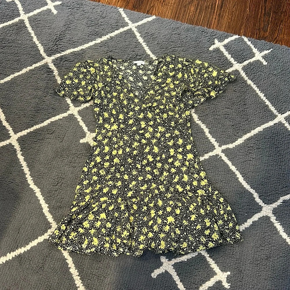Topshop Bella tea dress with angel sleeve in yellow floral print - Picture 3 of 7